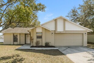 351 Montgomery Ct in Kissimmee, FL - Building Photo