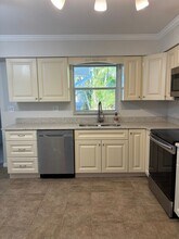 2921 Bentley St in Sarasota, FL - Building Photo - Building Photo