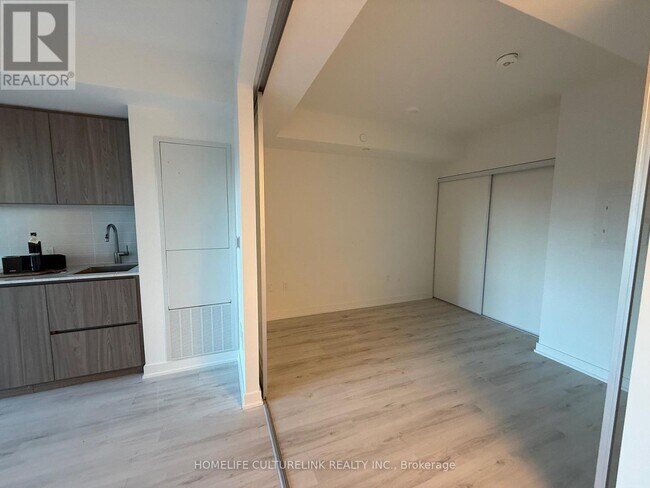 110 Broadway Ave in Toronto, ON - Building Photo - Building Photo