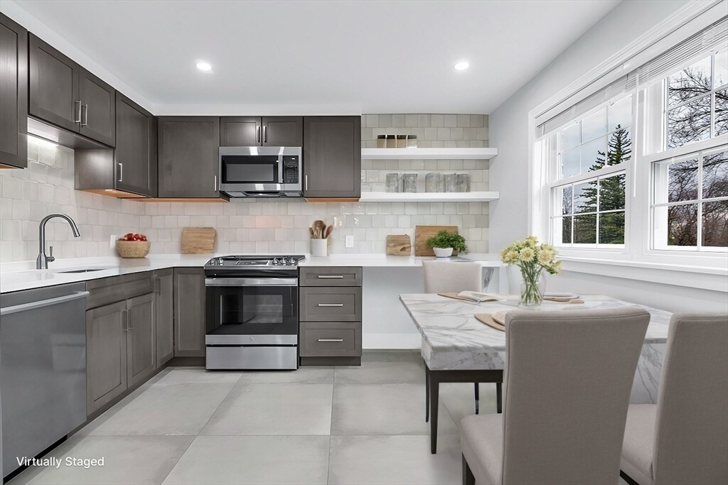 105 Farrwood Ave in North Andover, MA - Building Photo