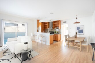 1220 N. Formosa Ave in Los Angeles, CA - Building Photo - Building Photo