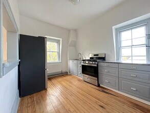 250 Grand St, Unit 3 in Newburgh, NY - Building Photo - Building Photo