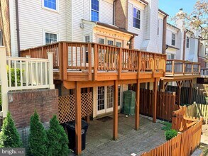 5800 Apsley House Ct in Alexandria, VA - Building Photo - Building Photo