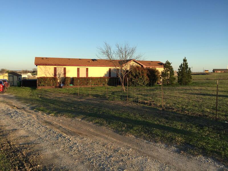 4000 Green Ridge Ln in Alvarado, TX - Building Photo