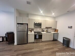 1085 Dorchester Ave, Unit 3 in Boston, MA - Building Photo - Building Photo