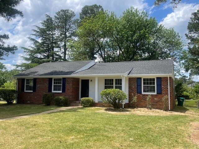 3900 West End Dr in Richmond, VA - Building Photo