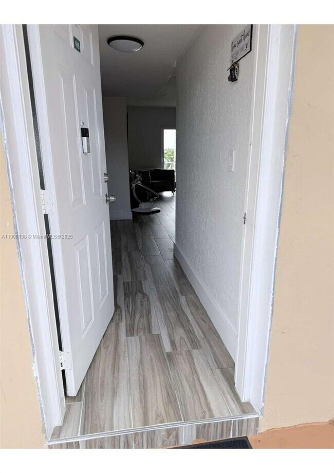 6780 W 2nd Ct in Hialeah, FL - Building Photo - Building Photo