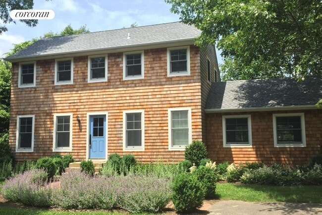 6 Briarsweet Ln in East Hampton, NY - Building Photo - Building Photo