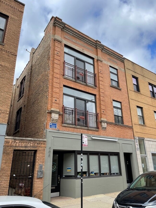 property at 908 N Damen Ave