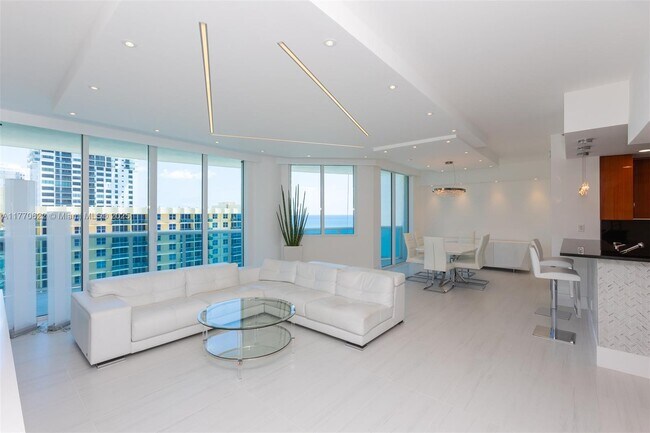 2711 S Ocean Dr in Hollywood, FL - Building Photo - Building Photo