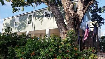 400 Ave B in Key West, FL - Building Photo