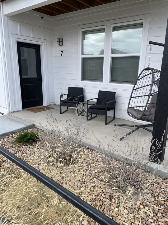 2102 Setting Sun Dr, Unit 7 in Windsor, CO - Building Photo