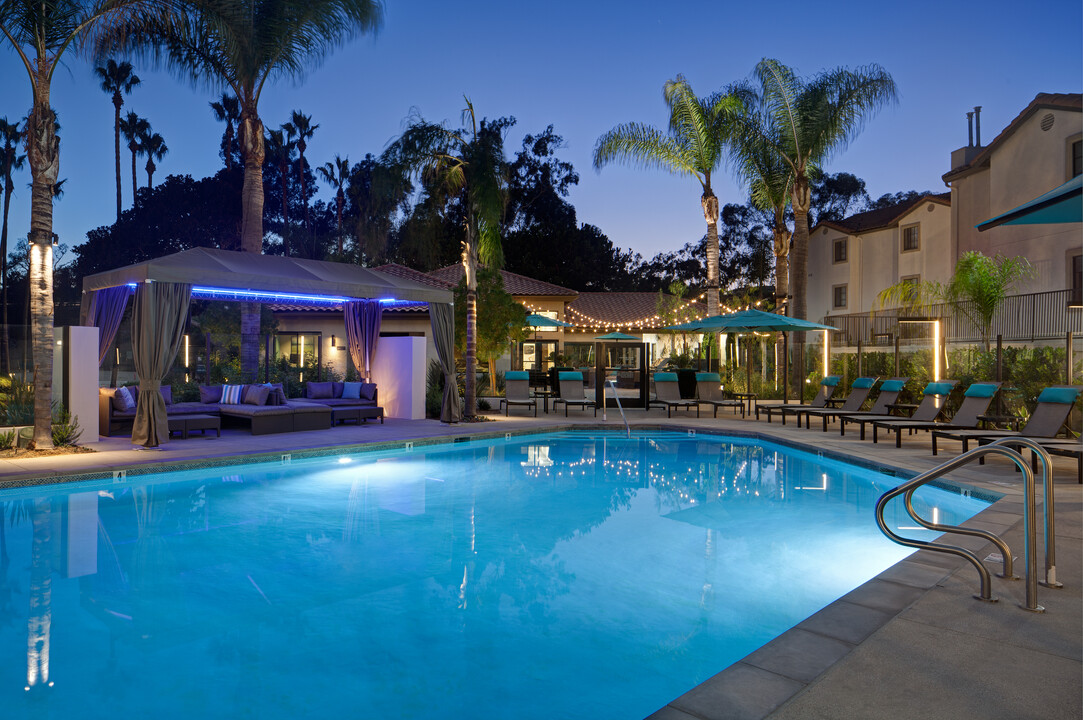 Avalon La Jolla Colony in San Diego, CA - Foto de edificio