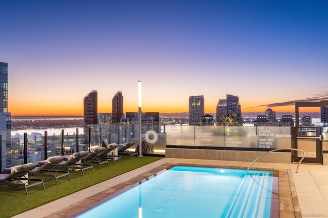 675 Ninth Ave, Unit 2111 in San Diego, CA - Foto de edificio - Building Photo