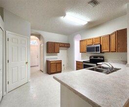 10232 Grant Creek Dr in Tampa, FL - Building Photo - Building Photo