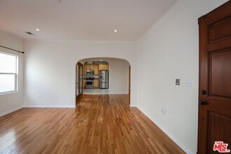 806 N Alfred St in Los Angeles, CA - Building Photo - Building Photo