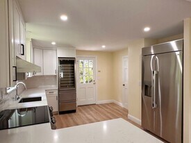 75 Woodchester Dr in Weston, MA - Building Photo