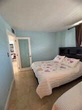 3545 NE 166th St in North Miami Beach, FL - Foto de edificio - Building Photo