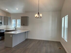 6442 S Jordan Pkwy in South Jordan, UT - Building Photo - Building Photo