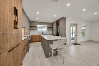 2650 SW 65th Ave in Miami, FL - Building Photo - Building Photo