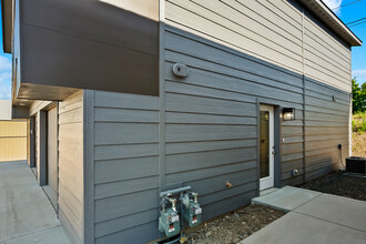 11904 E 2nd Ln in Spokane Valley, WA - Building Photo - Building Photo
