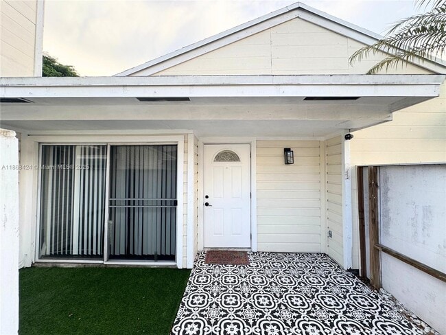 3324 NW 101st Ave in Sunrise, FL - Building Photo - Building Photo