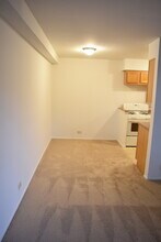 1880 Bonnie Ln in Hoffman Estates, IL - Building Photo - Building Photo