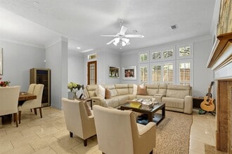 1044 Memorial Village Dr in Houston, TX - Building Photo - Building Photo