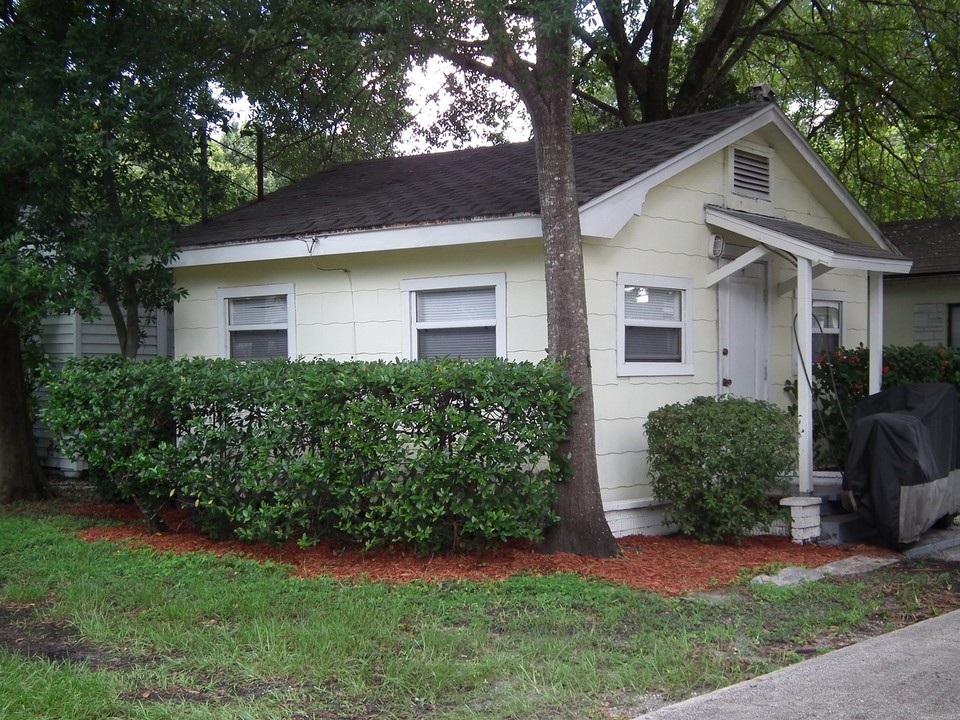 1000-1008 10th Ave NW in Largo, FL - Building Photo