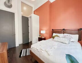 Furnished room/NOT APARTMENT in Brooklyn, NY - Foto de edificio - Building Photo