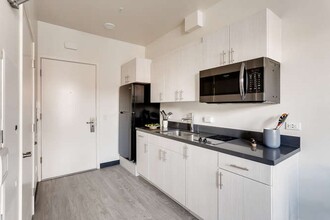 4252 Crenshaw in Los Angeles, CA - Building Photo - Interior Photo