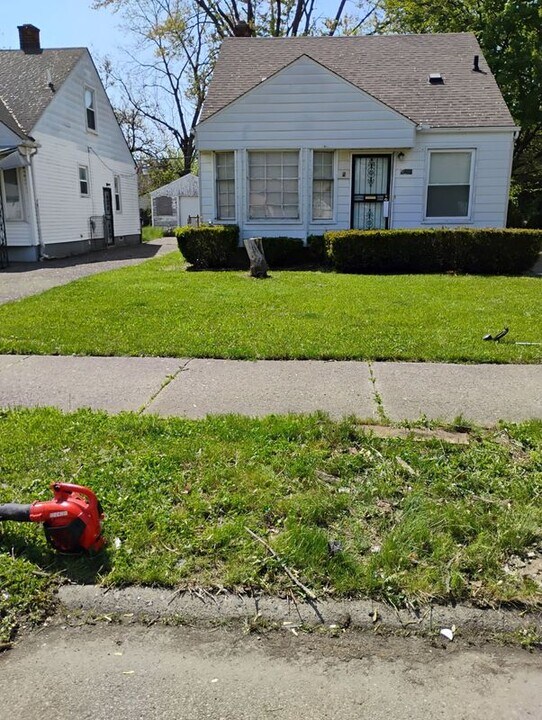 9617 Stahelin Ave in Detroit, MI - Building Photo