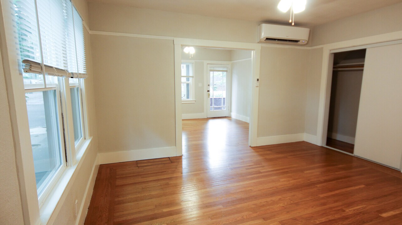 2724 H St, Unit Apartment D in Sacramento, CA - Building Photo