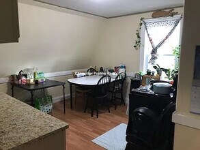 13 Charnwood Rd, Unit 3 in Somerville, MA - Building Photo - Building Photo