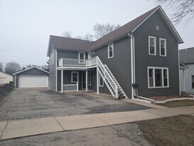 208 W 6th St, Unit 1 in Kaukauna, WI - Building Photo