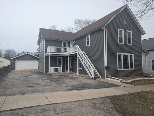 208 W 6th St, Unit 1