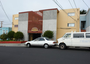 Parkview Manor Apartment in Daly City, CA - Building Photo - Building Photo