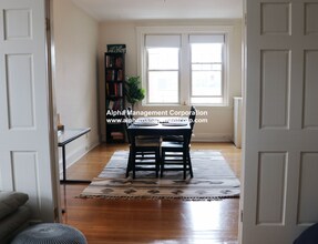 18 Alton Pl, Unit 5 in Brookline, MA - Building Photo - Building Photo