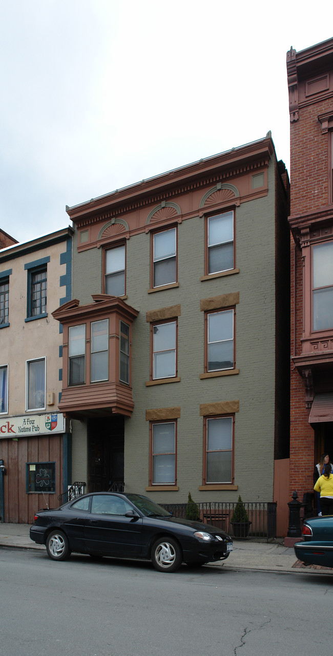 106 3rd St in Troy, NY - Foto de edificio - Building Photo