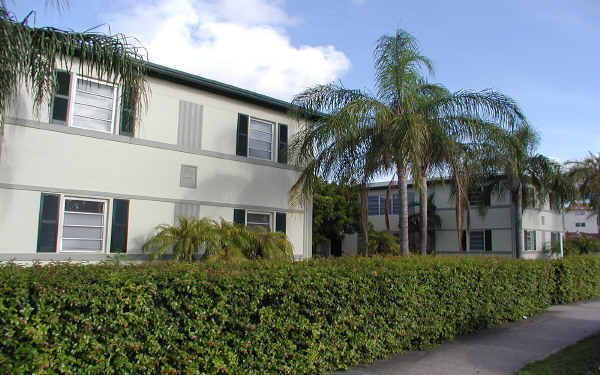 2400 SW 27th Ave in Miami, FL - Building Photo