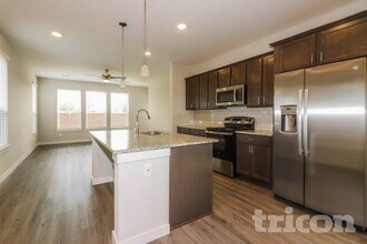 2407 Foster Hl Rd in Richmond, TX - Foto de edificio - Building Photo