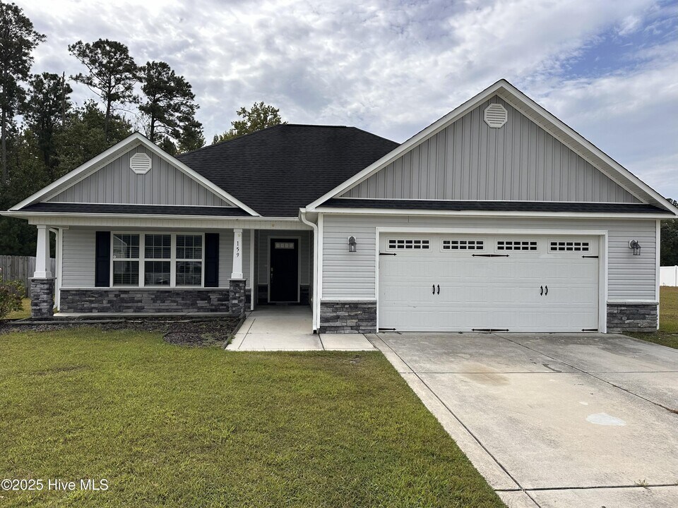 159 Cavalier Dr in Jacksonville, NC - Building Photo