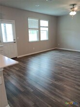 6230 Marsh Ln in Buda, TX - Foto de edificio - Building Photo