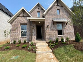 1913 Cathedral Dr in Farmers Branch, TX - Foto de edificio - Building Photo