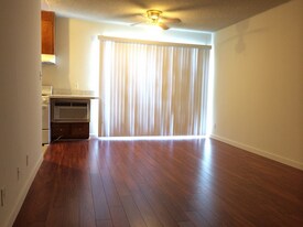 530 Veteran Ave in Los Angeles, CA - Building Photo