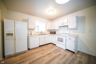 10414 Kensil St in Indianapolis, IN - Building Photo - Building Photo