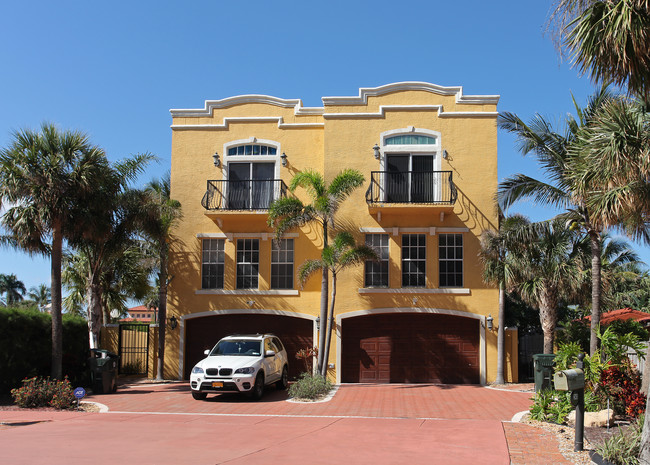 245-247 S Ocean Blvd in Boca Raton, FL - Building Photo - Building Photo