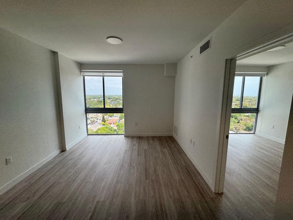 1137 NW 30th St, Unit A1 in Miami, FL - Foto de edificio