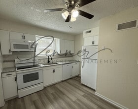 711 BARNES Dr in Lee's Summit, MO - Building Photo - Building Photo