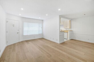 11615 Darlington Ave in Los Angeles, CA - Building Photo - Building Photo